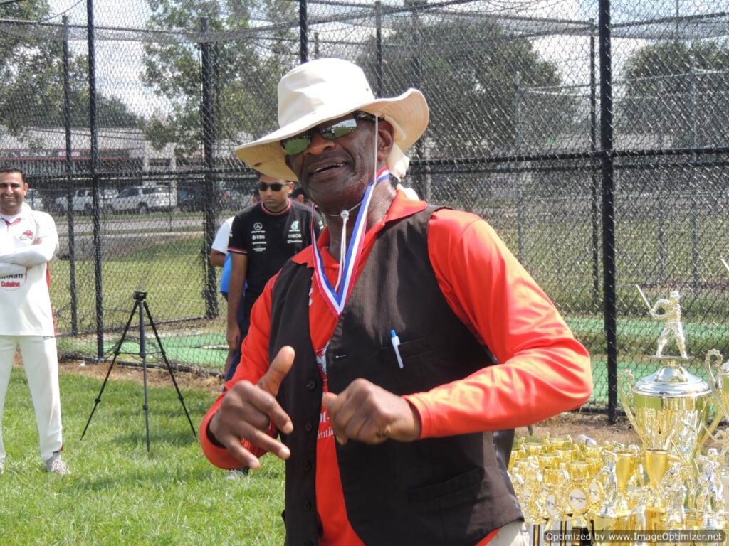 Umpire Keith with the medal