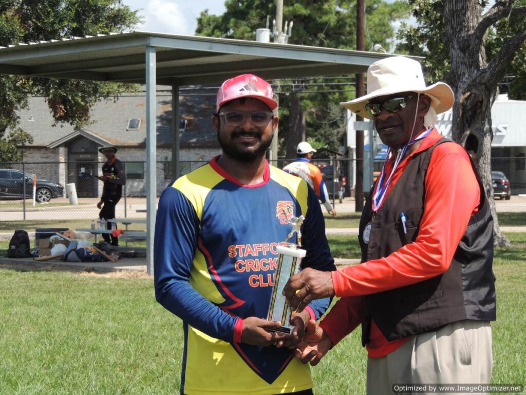 Vamshi from Cougars with MVP for Final